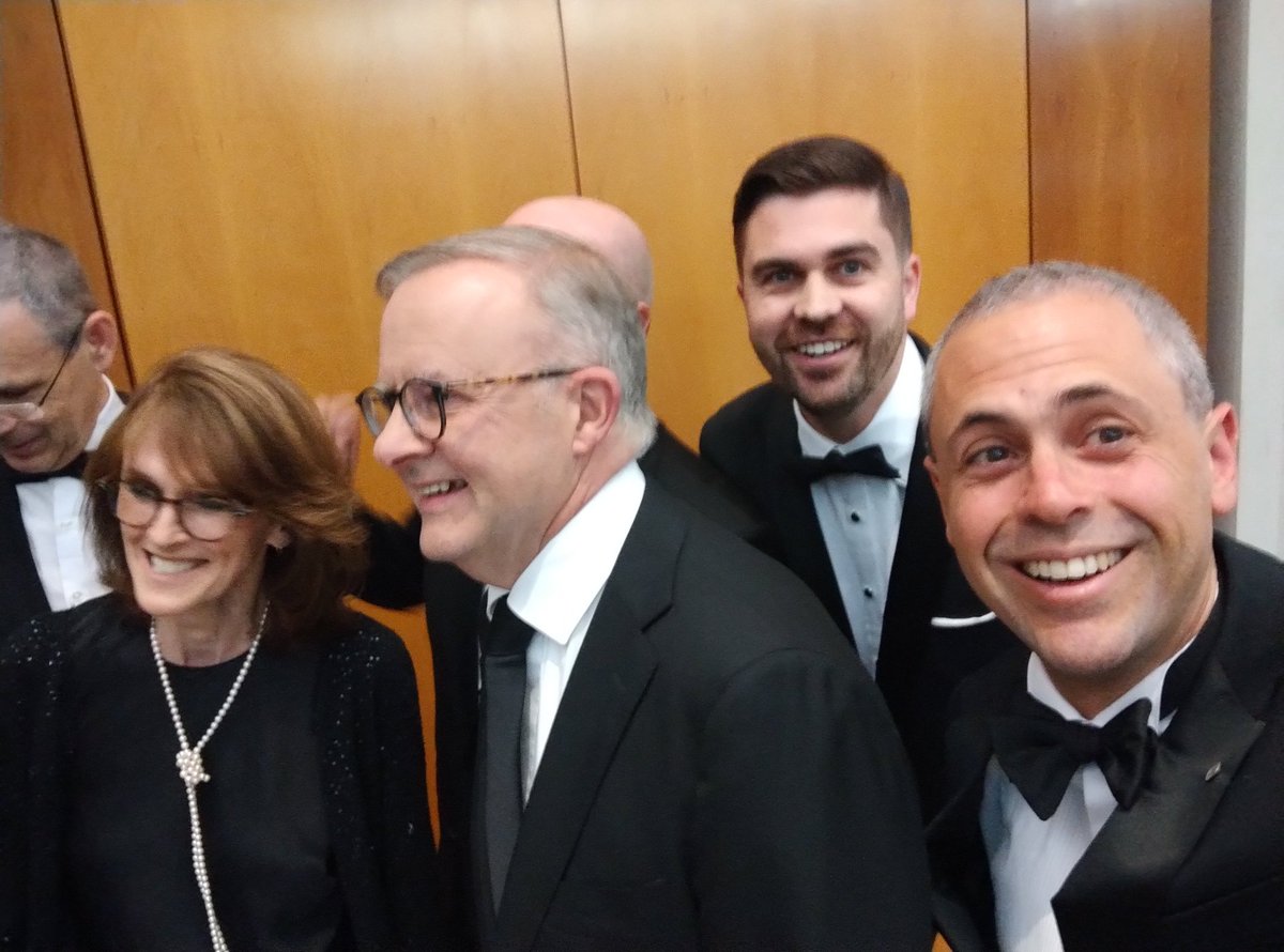 pleasefftme's tweet photo. Delighted to meet @AlboMP and @DrCathyFoley at the #pmprizes ! https://t.co/Yzk0G9No89