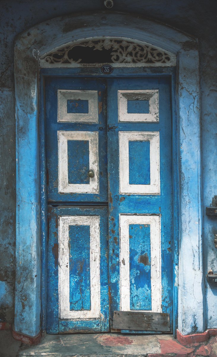 S_MorningLight's tweet photo. BLUE DOOR
No 35 Hussainiya St, #Hulftsdorp. Oct 2022. More@ https://t.co/trF8lZ2GZZ
#RF35_1_8 courtesy @Canon_SL
#architecturalphotography #travelphotography #blue #canonasia #canonsrilanka #Colombo #closed #colourful #destination_SriLanka #door #entrance #filigree #lifeinthecity https://t.co/EKhLcYE8Og