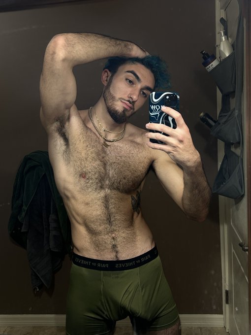 Gym and Yoga success, I'm a little sweaty 🦨 https://t.co/Ha12eMx0uP