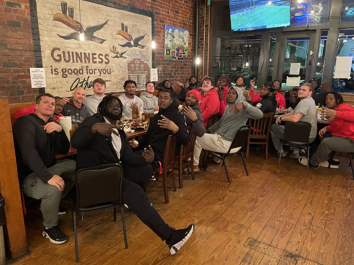 coach_sinclair's tweet photo. Great night with some of the OL and DL. Appreciate these guys. @GeorgiaFootball @JBarberStrength @strengthcoachLB @CoachTUhaa #trenches #ATD https://t.co/MUMplCoxSY