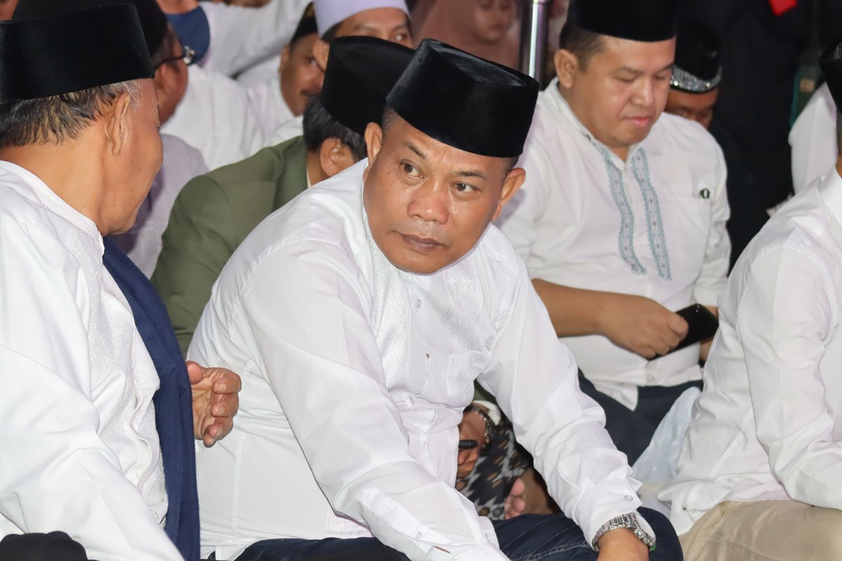 sutiknopkb's tweet photo. Bershalawat bersama #GusAzmi, @cakiminow dan Buya @saidaqilsiroj53 dalam acara Maulidur Rasul di halaman kantor DPP PKB, Jakarta

#shalawat #gusazmi #cakimin #buyasaidaqilsiradj #sutiknopkb #sutikno https://t.co/B86AW9oPgC