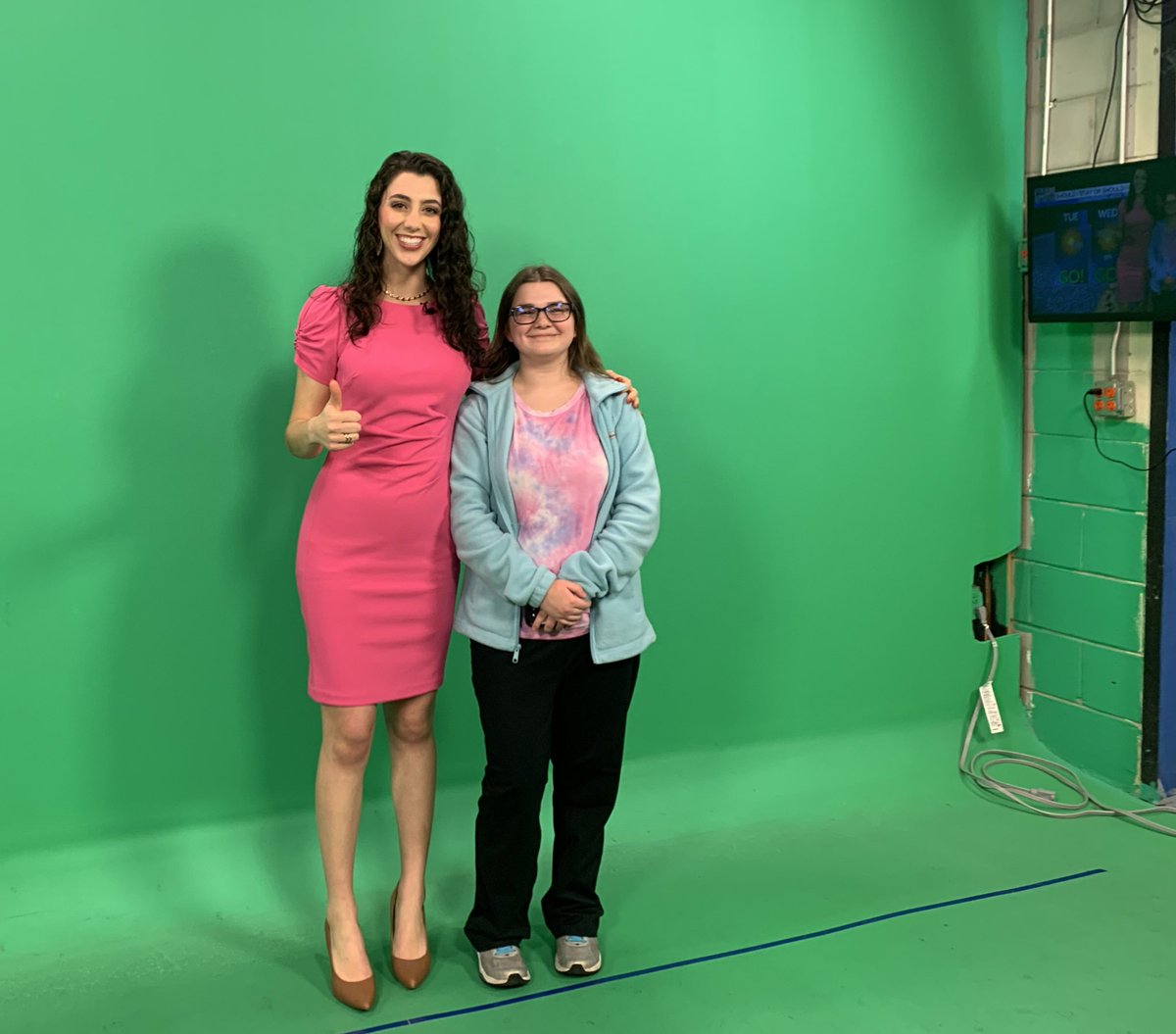 AnelloWx's tweet image. I had a great time with my shadow student, Madison! She’s a high school senior from Madison Co &amp;amp; is planning on being an On-Camera Meteorologist! She showed skill on the green wall &amp;amp; has a passion for weather! Her future is ☀️bright! #ShadowStudent #FutureMet #TVCareers #TvLife