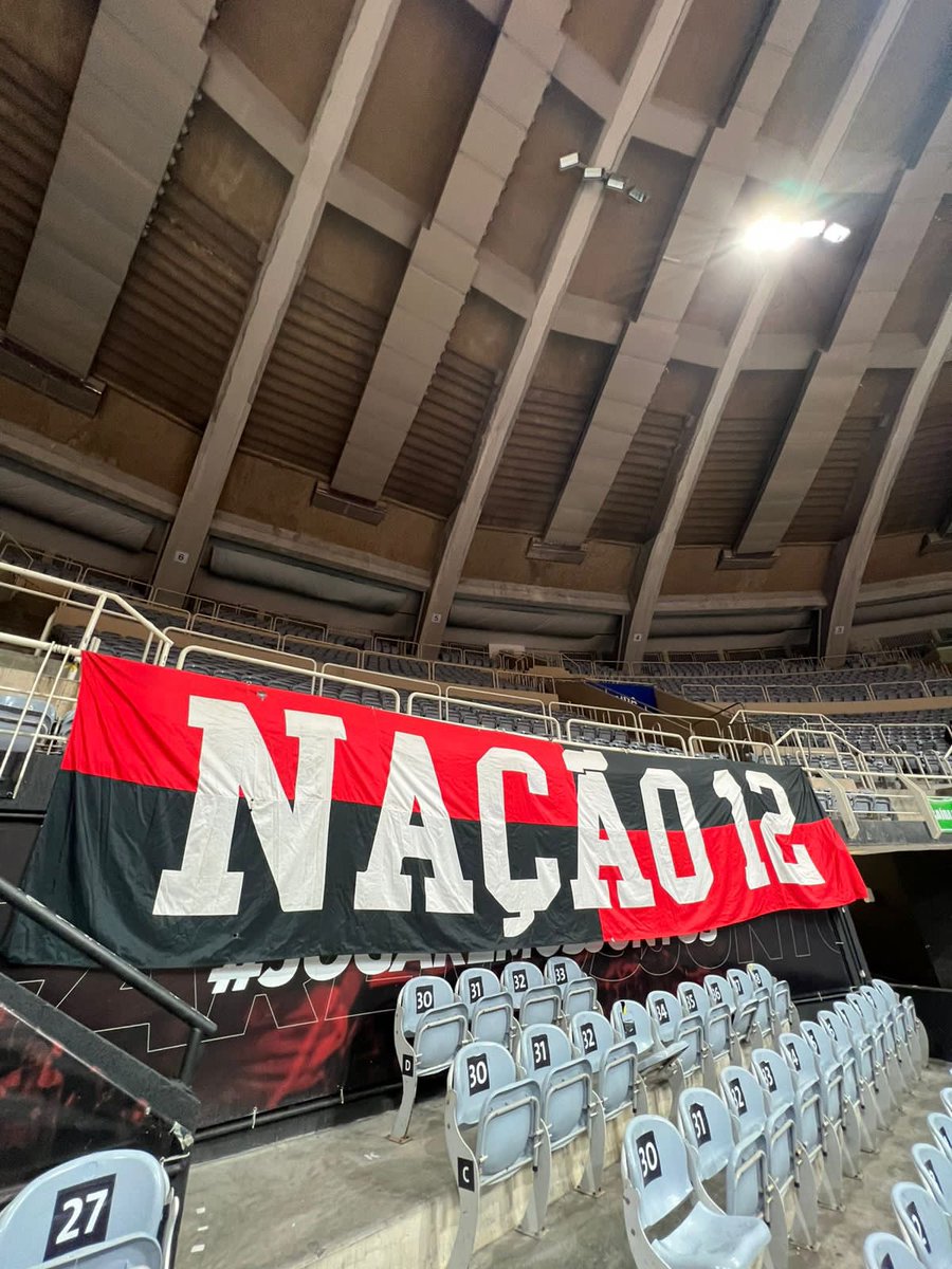 Nacao12's tweet photo. Estivemos presentes na vitoria do CLUBE DE REGATAS DO FLAMENGO hoje, pelo NBB.

FLAMENGO 79 x 74 uniao corinthians.

Pra cima deles @flamengo!

#flabasquete 
#Nação12 
#nadanospara 

☝🏼✌🏼🏀🚩🏴 https://t.co/oqDQGxpiCE