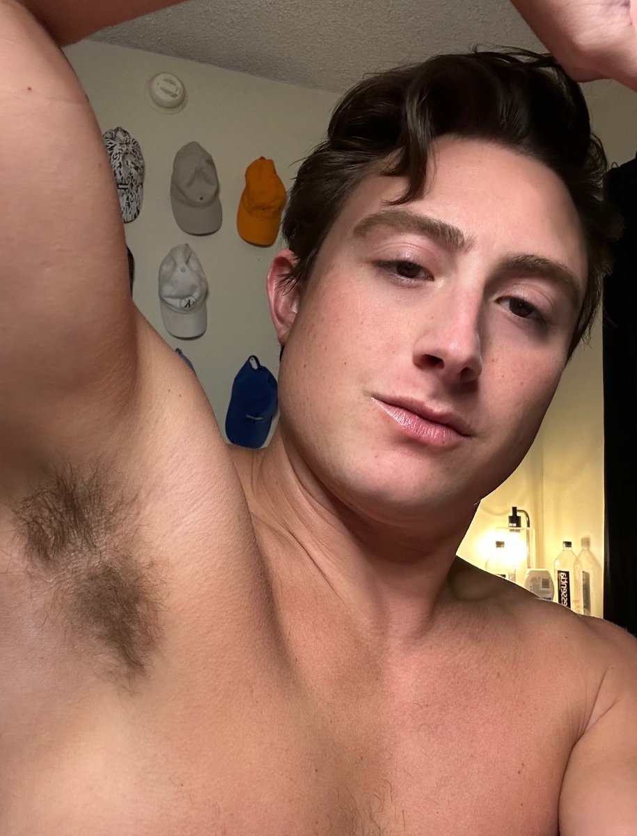 JacobJeraldVip's tweet image. Thanksgiving’s cuming, who’s hungry?! 🍽️