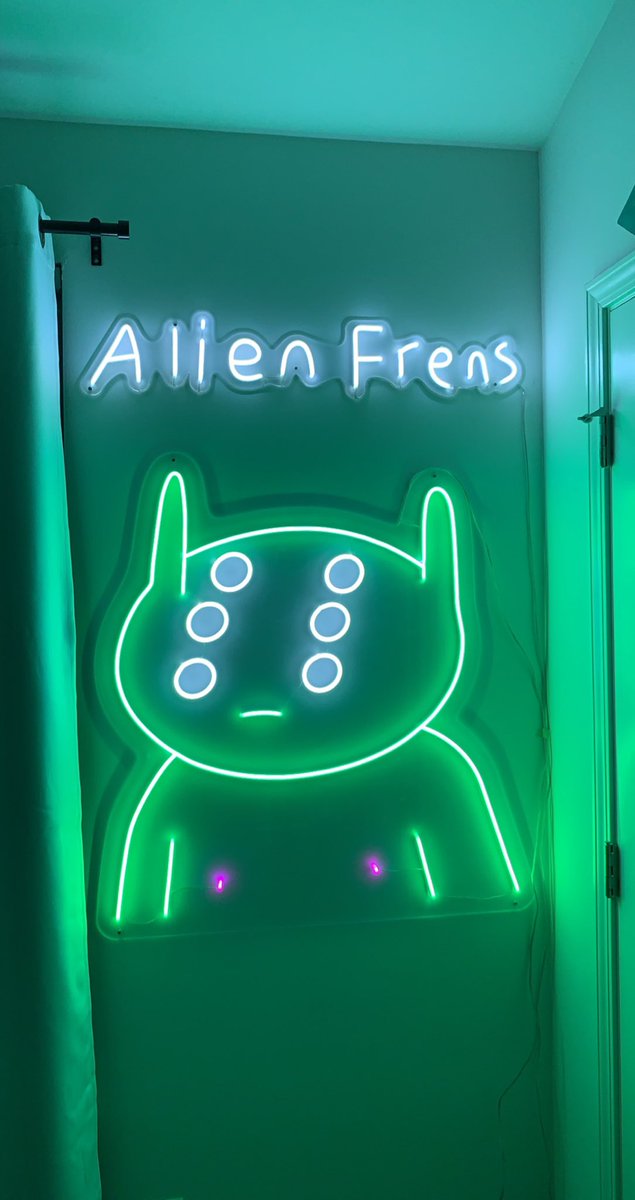 J_tbutts's tweet photo. Straight up on the wall where it belongs! @alienfrens https://t.co/ogCzI7rn0g