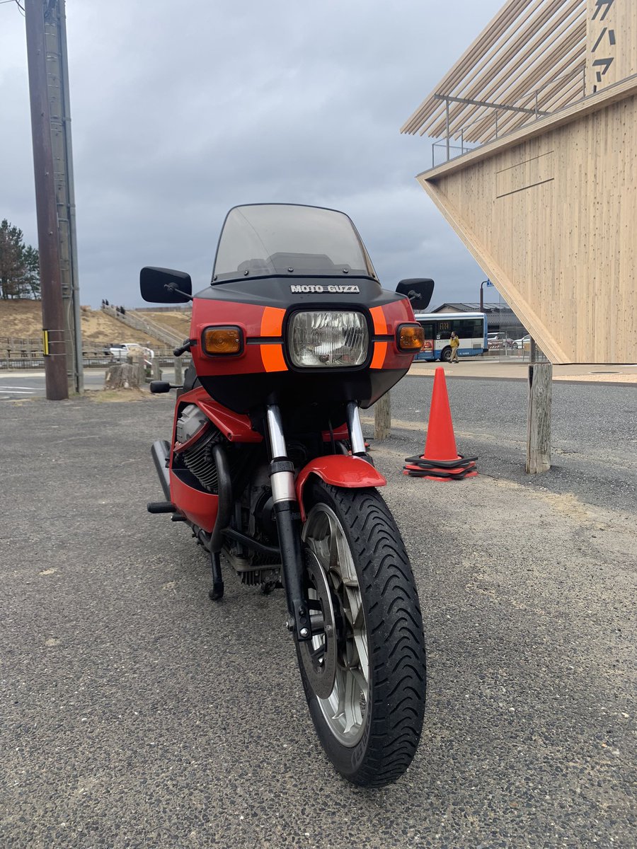 中の人の友人が、大阪から44年前のMOTO GUZZIで、タカハマカフェを見にきてくれました。