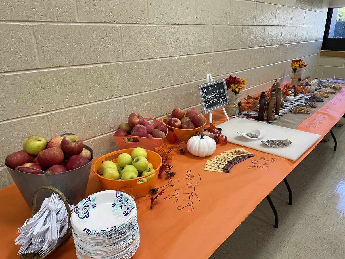 ⁦<a href="/OregonMS/">OregonMS</a>⁩ ⁦@PatMedSchools⁩  We are so Thankful for our staff ⁦<a href="/OregonMS/">OregonMS</a>⁩ .   A little treat for the staff today from Administration to say thank you for all they do for our students.
