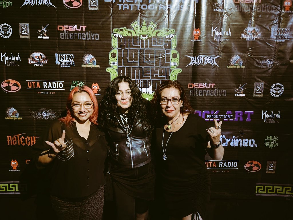 jennyleek_'s tweet photo. #soymerlina
@PREMIOSKALANI
 @anabantamx
 @ElRockde
Gran noche !!! https://t.co/YZihttuydr