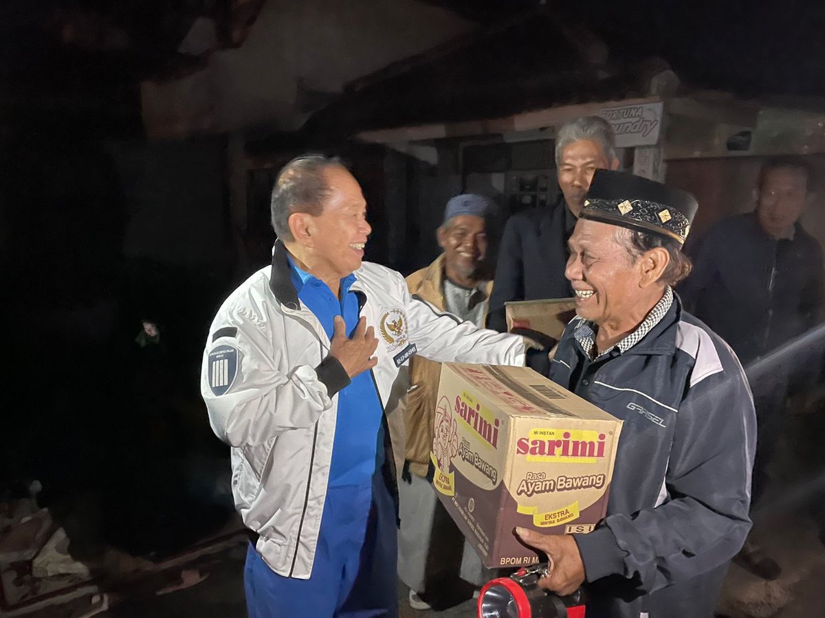 Innalillahi wa inna ilaihi roji’un. 21 November 2022 terjadi gempa di Kabupaten Cianjur. Tadi malam pukul 22.00 selepas dari kantor saya langsung bergerak ke cianjur memberi bantuan pada masyarakat. Menyampaikan duka cita yang mendalam. #syariefhasan #Cianjur #GempaCianjur