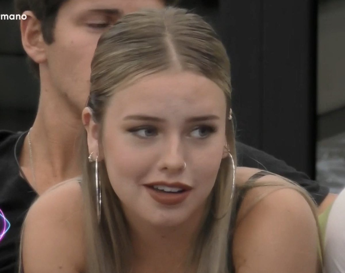 YiselIvana's tweet photo. para mal o bien en todos los programas. de quien se habla: empieza con reina y termina en COTI!

y otros tienen que rogar que pasen tepes jajaja! 
#GH2022 #Gh22 #GranHermamo https://t.co/pjPdzlapwF