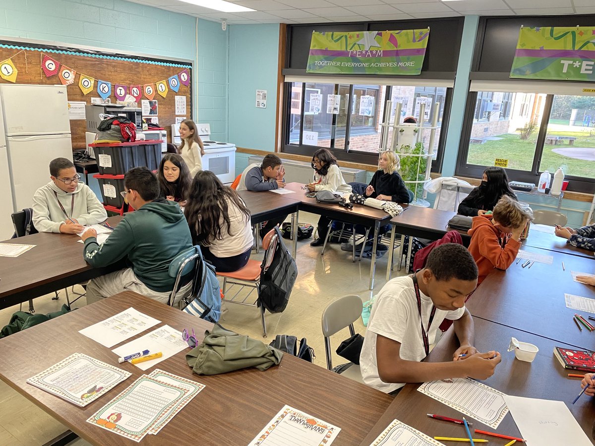 ⁦<a href="/OregonMS/">OregonMS</a>⁩ Buddies Club write Thanksgiving letters to a local Nursing Home.