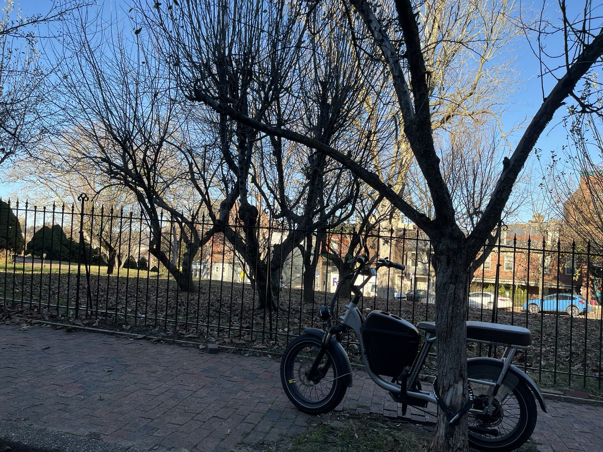 PittsburghBikes's tweet photo. Rad looking bike seen in Lawrenceville this morning. @RadPowerBikes https://t.co/aof4016I9F