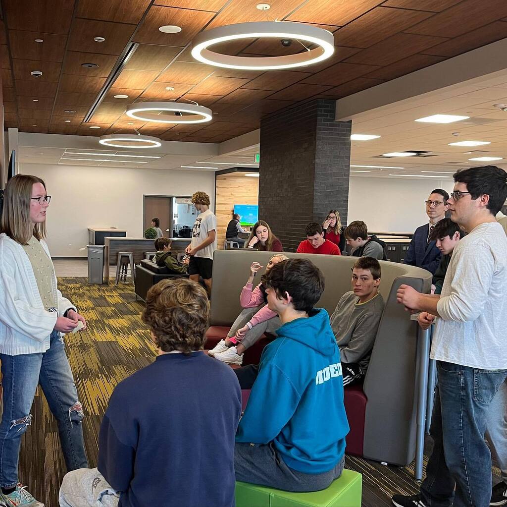 DHS Spanish Classes tweet media