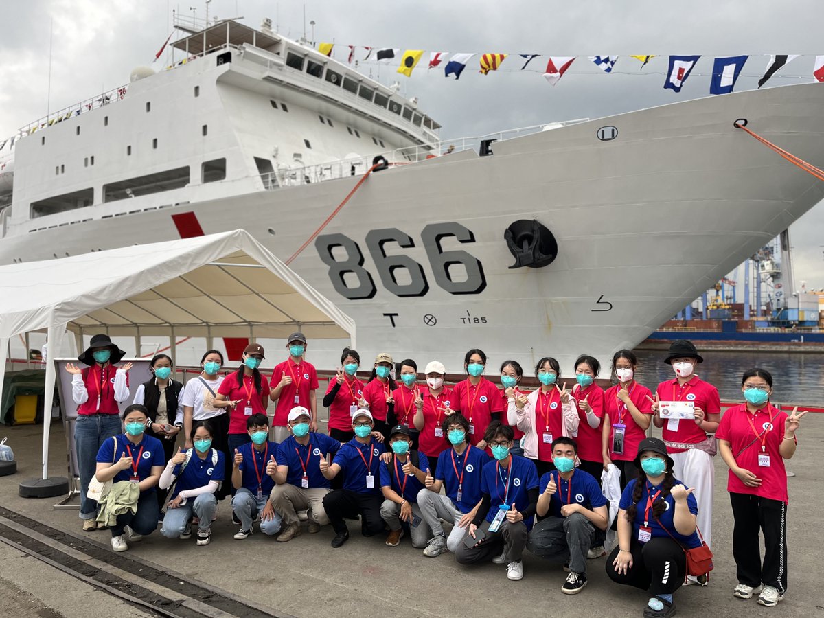 Amb_LuKang's tweet photo. 国之交在于民相亲,民相亲在于心相通。
The letters of thanks between the local medical volunteers and #ArkPeace show the long-standing friendship between China and Indonesia.🇨🇳🇮🇩 https://t.co/UZpjIQsvaX