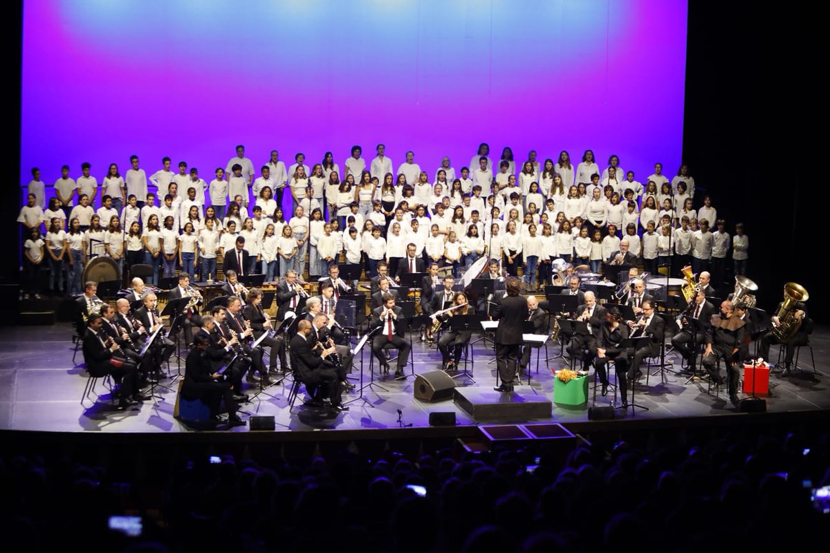ajuntpalma's tweet photo. #PalmaEduca celebra el seu 40è aniversari
🎼🐴Aquest dilluns horabaixa l'Auditorium va acollir la 'Cantata de la Disputa de l'Ase', d'Anselm Turmeda https://t.co/LBSCTwis7S