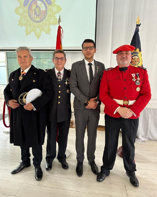 CyberHunterSec's tweet photo. 🦊 ¡No hay mayor honor para un OSINTer que recibir la Medalla de Los Santos Ángeles Custodios a su trayectoria profesional!

Dejamos por aquí algunas fotos del evento, en el que @JezerFerreira recibió este galardón de las FFCCS
CC @sbarrera #CasimiroNevado@C1b3rWall

#premio https://t.co/paGSd5ZJKN