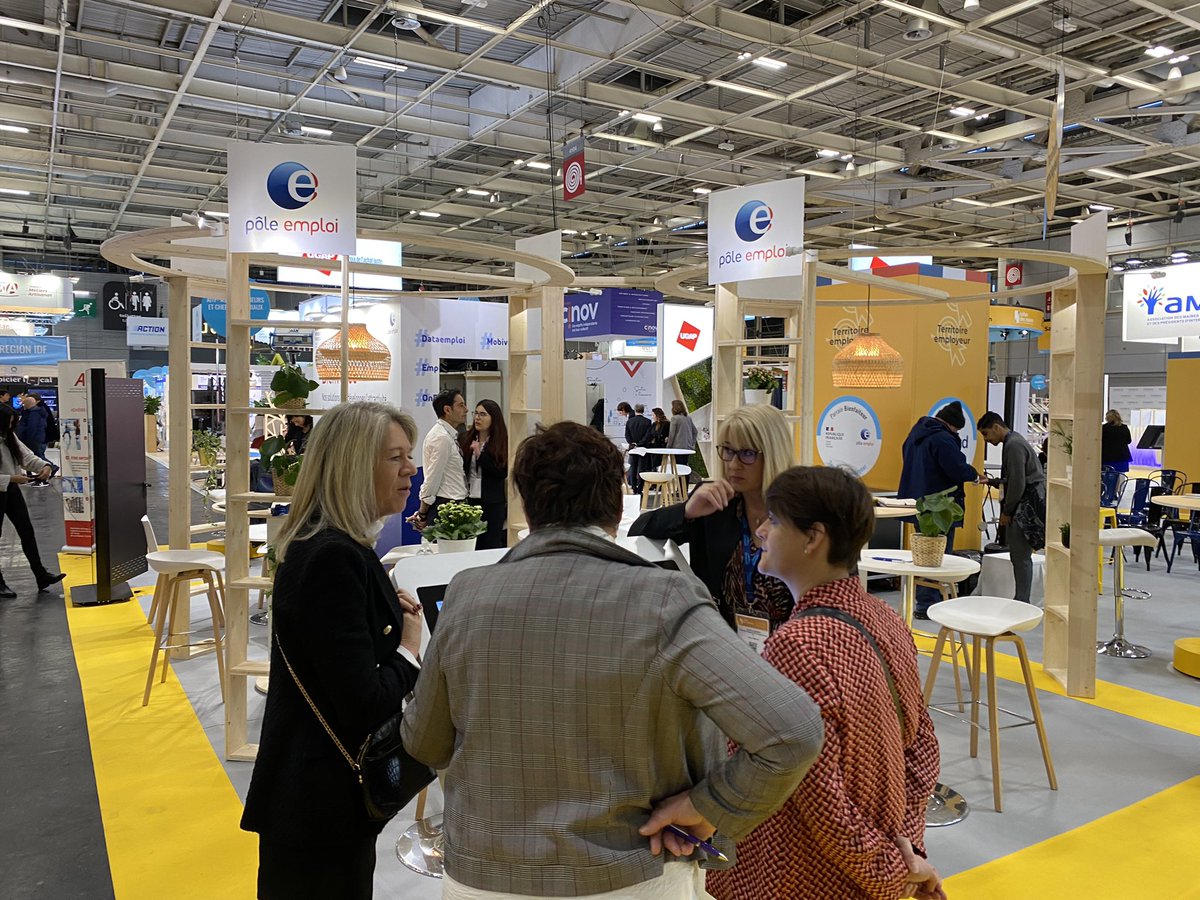 FranceTravail's tweet photo. #SMCL2022 🚀 Le @salondesmaires commence ! 
Retrouvez-nous sur le stand F12.6 📍

Nous vous donnons RDV à 14h15 dans l’espace « Territoire employeur » pour la conférence « Développez l’attractivité de votre territoire avec Pôle #emploi » 🎙️ 
#TousMobilisés #recrutement https://t.co/JA0rvkuxG0
