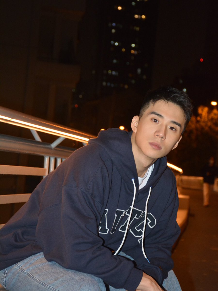 Lyon1069's tweet image. 上海的空气很湿润，就是爱了