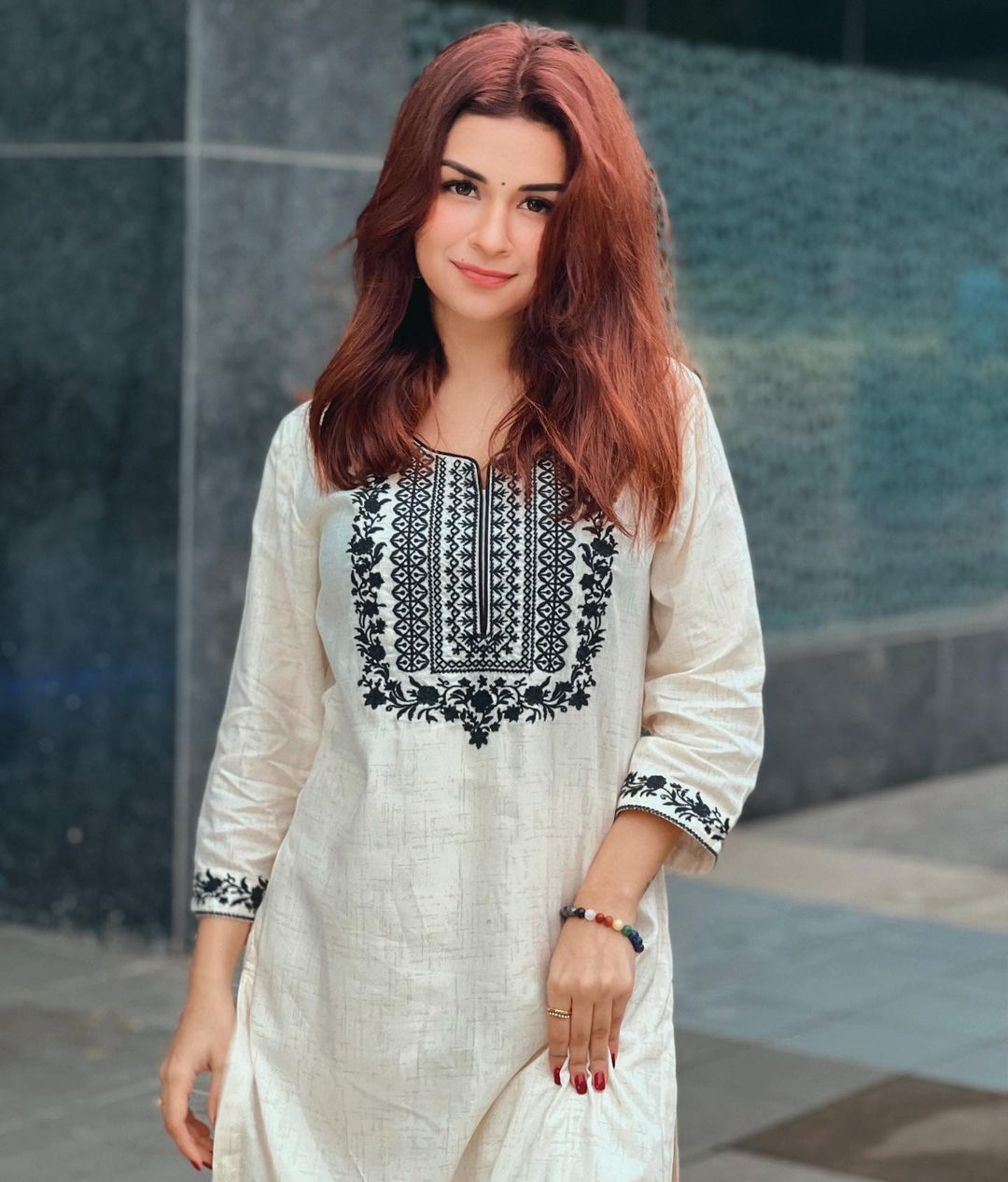Avneet top kaur kurti