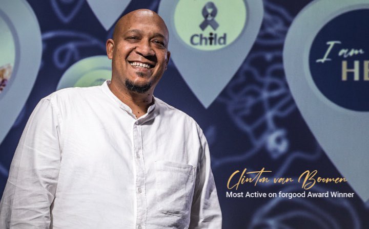 KeituSeaketso's tweet photo. Some of the #LesediAwards22 winners 🤩❤️ 

Huge shout out to @MomMetZA for recognising these champions 🥇 https://t.co/2ljzKk1mj2