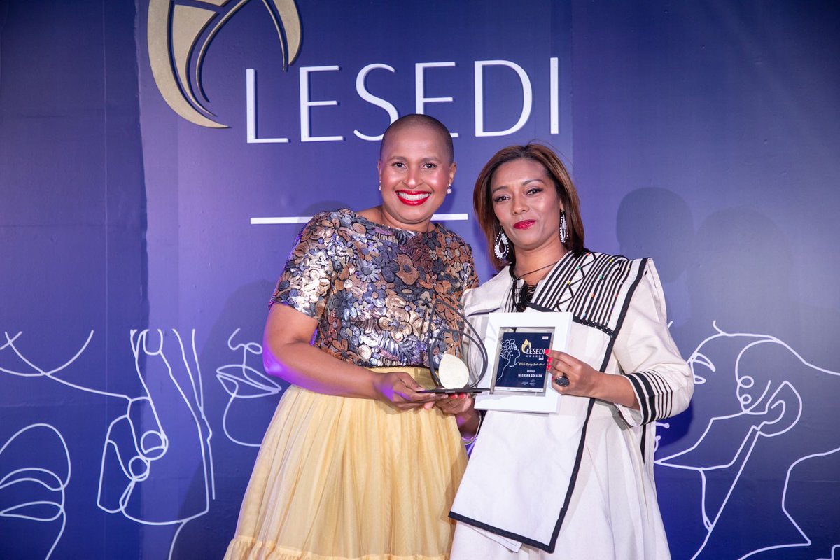 AppleMokoena's tweet photo. there were too many take aways from this ceremony for me, but the most important being that @MomMetZA takes care of the community! I love it all! 

#LesediAwards22 https://t.co/rjmG1TMczn