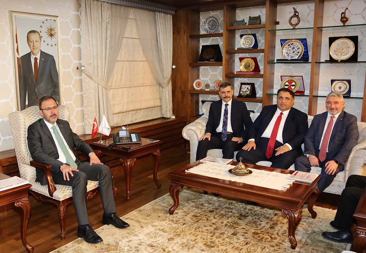 Muhterem Cumhurbaşkanımızın resminin valilik makam odasından kaldırıldığı iddiasına ilişkin sosyal medyada yayımlanan haberler üzerine yayınlıyorum. Buyrun…
