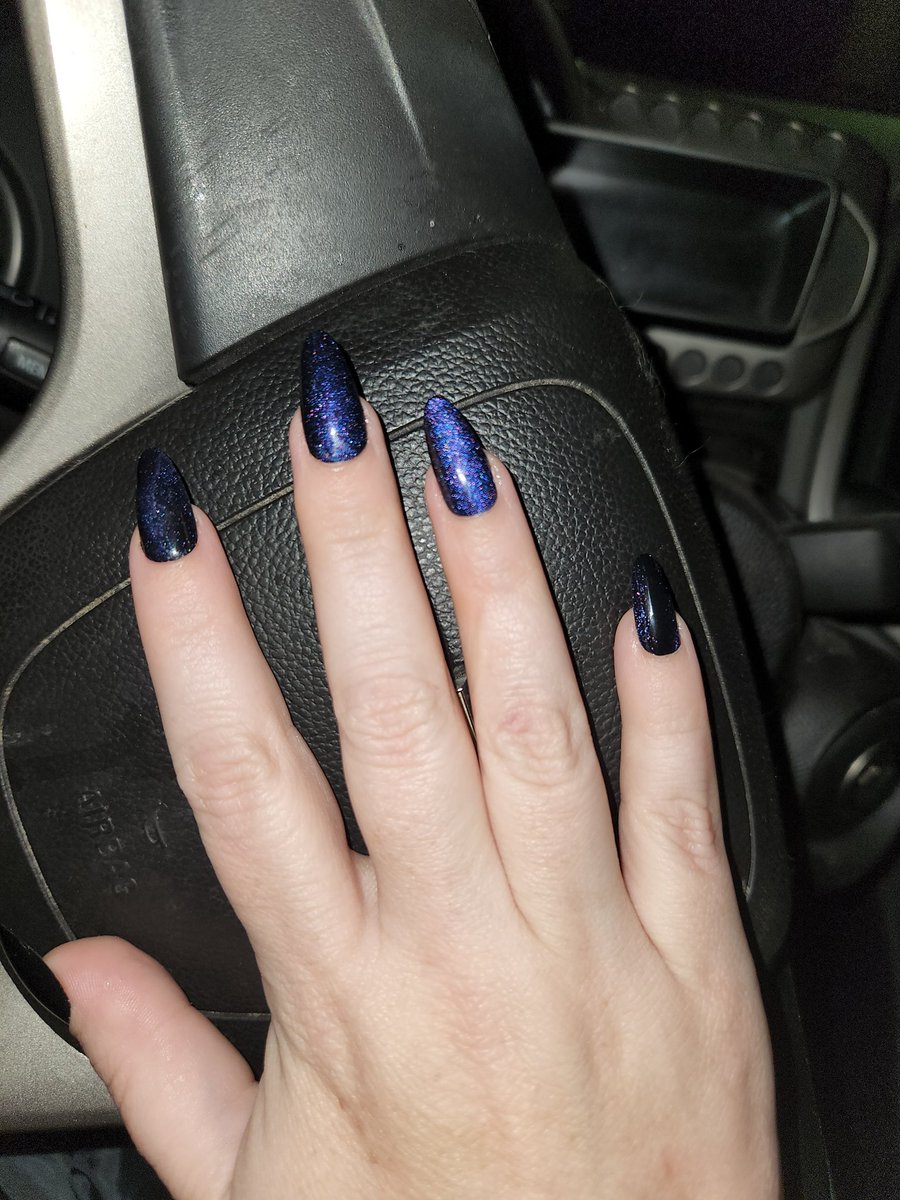 Kittyboi got claws!