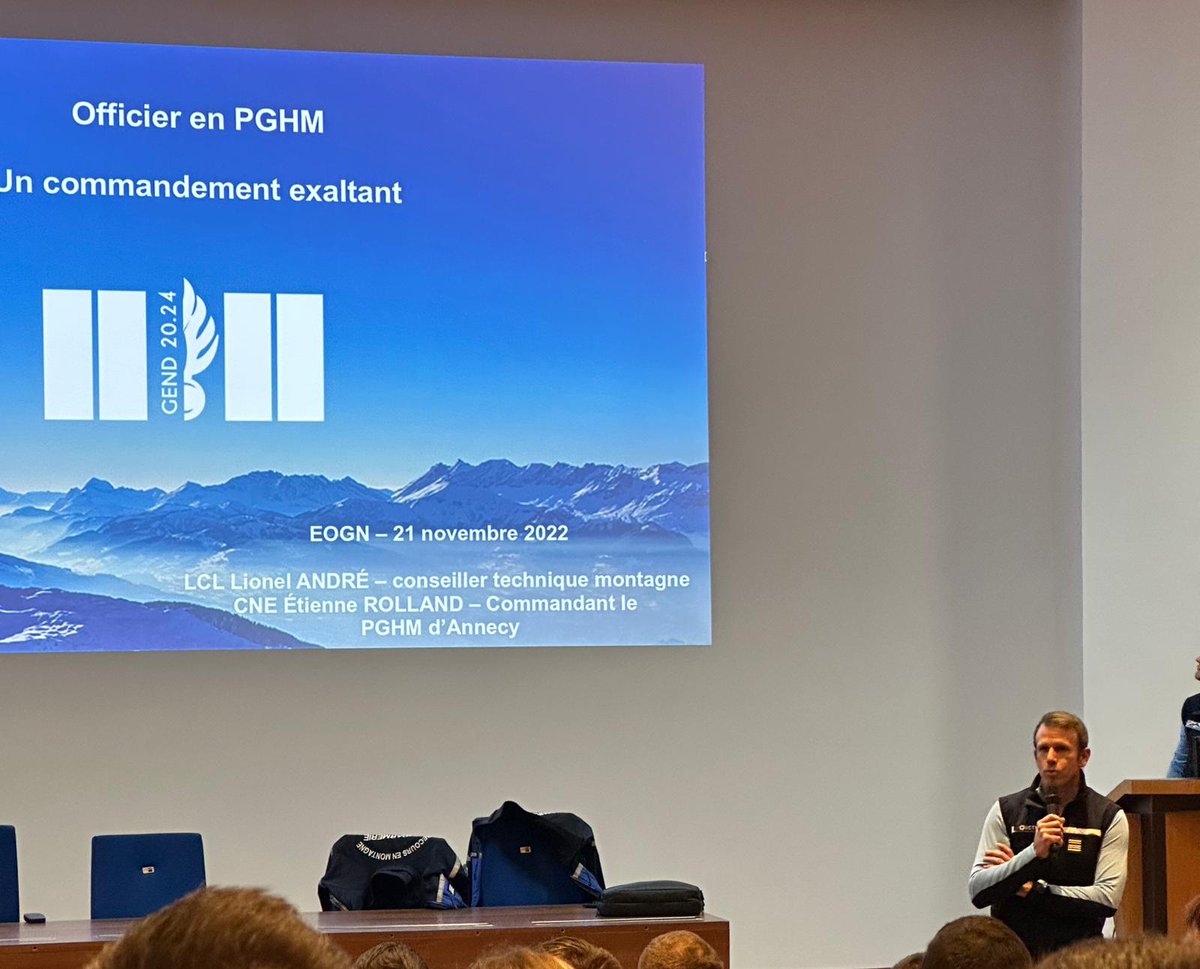 PGHM__'s tweet photo. "Officier en #PGHM, un commandement exaltant"!
Message transmis par le Ltc André, conseiller montagne DGGN et le Cne Rolland, commandant le PGHM d'Annecy face aux officiers élèves de l'école des officiers de la gendarmerie nationale.
@c1_eogn @Gendarmerie_074 @PGHMchamonix https://t.co/ky9nhuZbdg