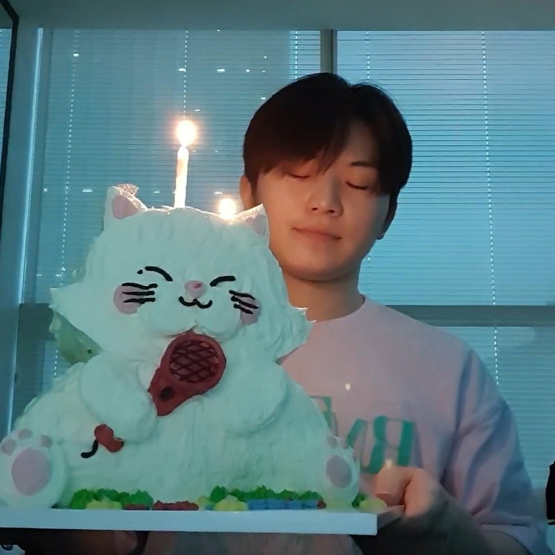 wooziuS2's tweet photo. 지후니가 둘이네 💕💕💕😚 https://t.co/52tSWNOC4q