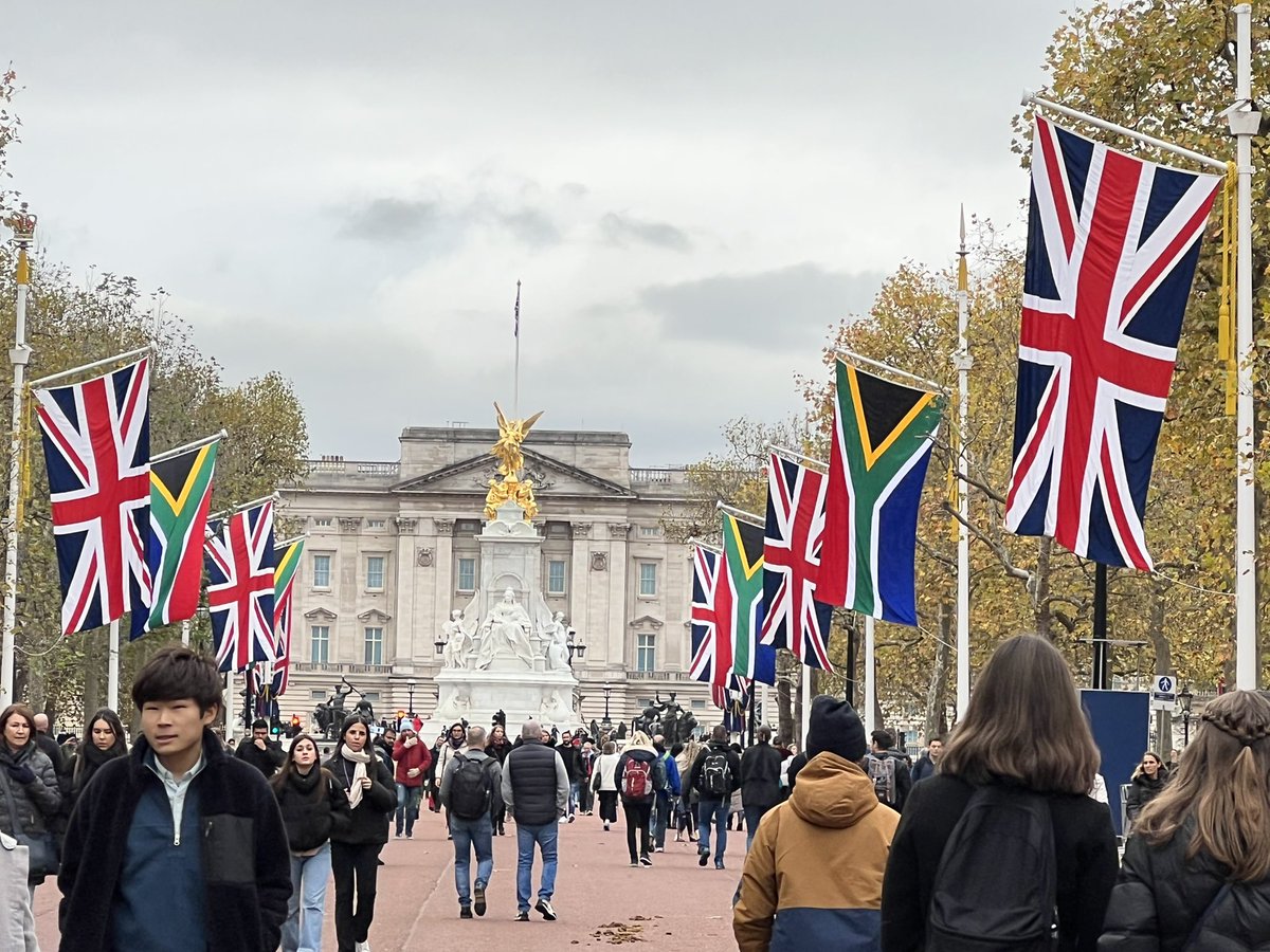 test Twitter Media - Wonderful to see #SouthAfrican flags flying on The Mall ahead of today’s #StateVisit of #SouthAfrican President @CyrilRamaphosa - the first #StateVisit hosted by HM King Charles III. What an honour! @PresidencyZA @SAHC_UK @RoyalFamily https://t.co/KsdeV6jfAK