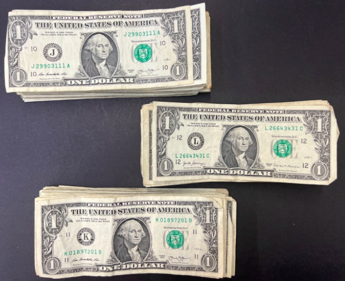 CromwellCoins's tweet photo. Live on our Auction now,
$160 in Circulated $ 1 Banknotes Leftover Holiday Money
https://t.co/BwhWHQyaqq
Go check it out.
#holidaymoney #travelmoney #travel #usa #dollars #papermoney #onedollarbills #worldpapermoney #banknotes #usabanknotes https://t.co/VnklP3Pnxn