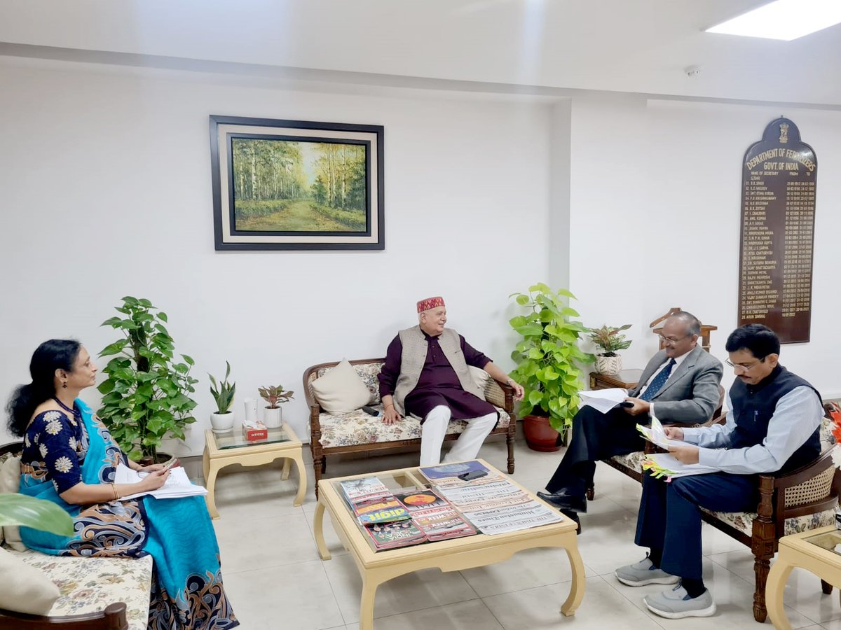 आज नई दिल्ली स्थित शास्त्री भवन में प्रदेश में किसानों को सुगमतापूर्वक उनकी मांग के अनुरूप डी.ए.पी. उर्वरक की शीघ्रता से आपूर्ति हेतु भारत सरकार के सचिव श्री अरुण सिंघल जी एवं संयुक्त सचिव सुश्री नीरजा आदिदाम जी के साथ बैठक किया...!!!

<a href="/Narendramodi/">Narendra Modi</a> <a href="/PMOIndia/">PMO India</a> <a href="/myogiadityanath/">Yogi Adityanath</a>
