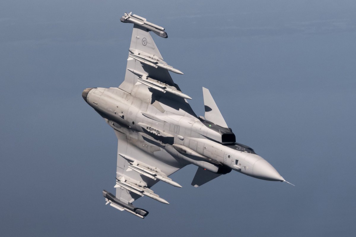 Fighterman_FFRC's tweet image. Gripen E carrying 4x Meteor BVRAAM

Quite some BVR fire power for such a small airframe