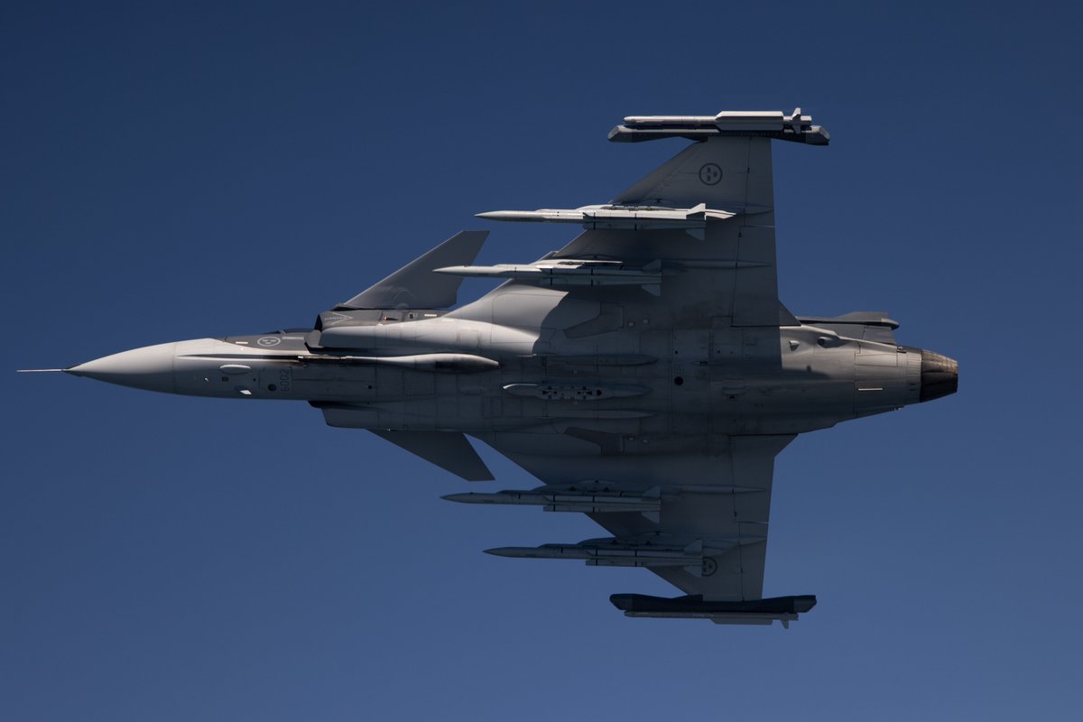 Fighterman_FFRC's tweet image. Gripen E carrying 4x Meteor BVRAAM

Quite some BVR fire power for such a small airframe