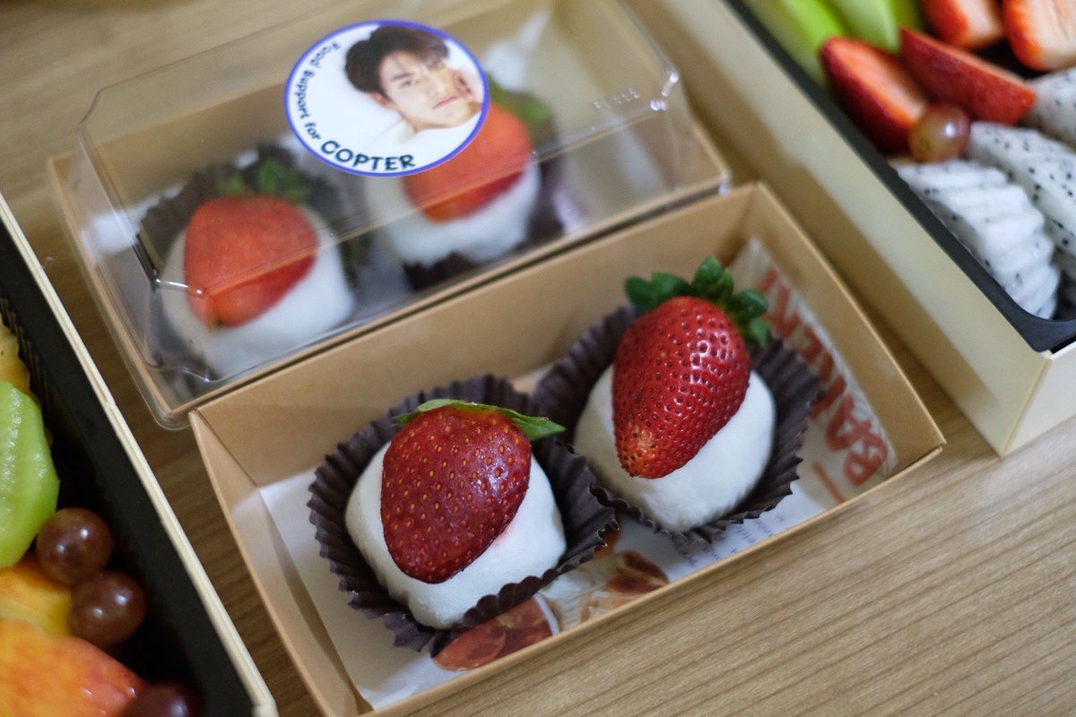 ccopterofficial's tweet photo. ก่อนจะเจอกันค่ำนี้ เติมพลังให้คุณบอสและทีมงานกันก่อน~ #CTRPANUWAT #FoodSupportCTR เบาเบาอะวิ~ 🙏🏻🙏🏻🙏🏻 https://t.co/SeI7eV1BmH