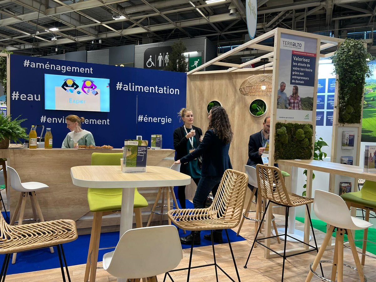 ChambagriFrance's tweet photo. #SMCL2022
🗓️C'est parti pour le 1e jour du @salondesmaires 🎉
🤝Nos équipes et conseillers #TERRALTO vous attendent sur notre stand C03 Pavillon 4 pour découvrir nos solutions
✅Alimentation proximité
✅Projets alimentaires territoriaux
✅Energies
✅Renouvellement des générations https://t.co/QEQxZCSB7K
