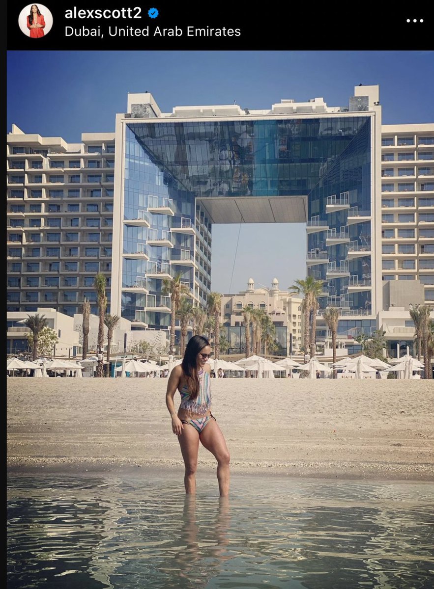 Kraussewitz's tweet photo. Moral prostitution at its peak.
#AlexScott on a beach in Dubai. But hey, she's not wearing any #OneLove  band. Weird, innit? Because guess what, there's no human rights violation in the United Arab Emirates, righttttt?  -_- https://t.co/plpPtwbEEf