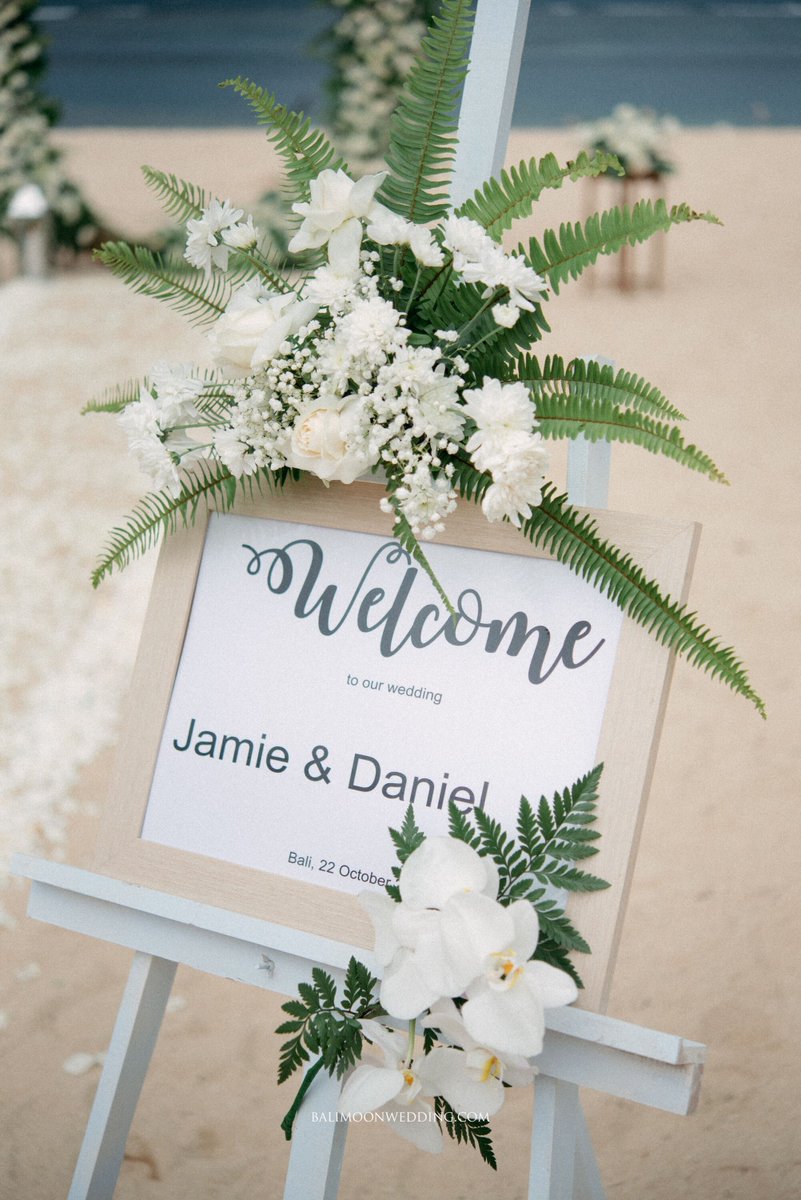balimoonwedding's tweet photo. Nusa Dua Beach elopement of Daniel &amp; Jamie 💕 💕 💕 

Wedding decor.

📸 @sriwijayastory
🌷 @mystyleweddingdecoration
💄 @susan_muabali
🗺️ @nusaduabeachhotelandspa https://t.co/rpELMQRBWw