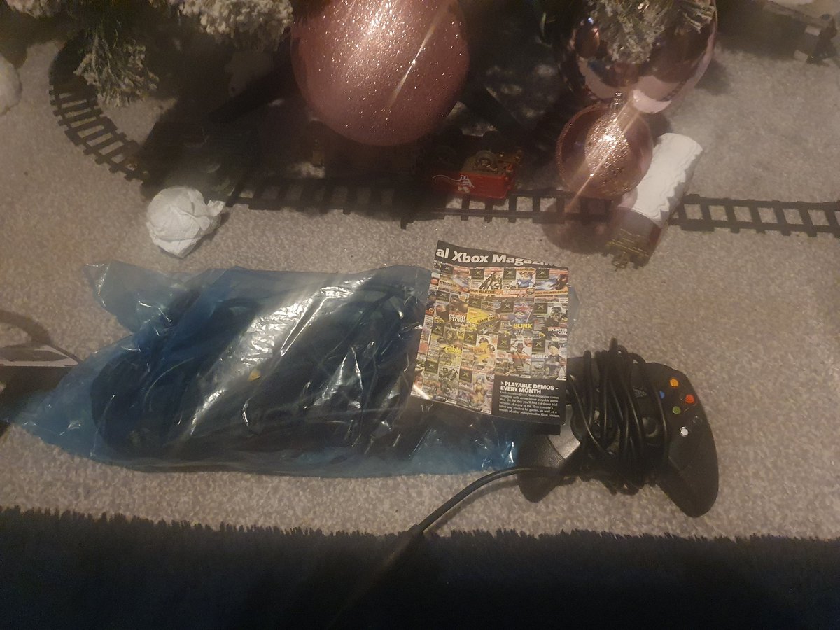 aftabh47's tweet photo. Is there any Retro gamers on here as I have got a classic 2001 Xbox for sale if anyone is interested comes with games the Xbox is still in its plastic rapper and so is the Power lead I'm open to offer on it https://t.co/KYFpWhis0A