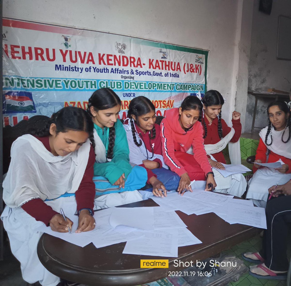 MYBharatHQ's tweet photo. @YuvaKathua, J&amp;K organized an Intensive Youth Volunteers Enrolment program at different locations.

#Volunteers #enrollmentprogram https://t.co/sxlBx3TrF4