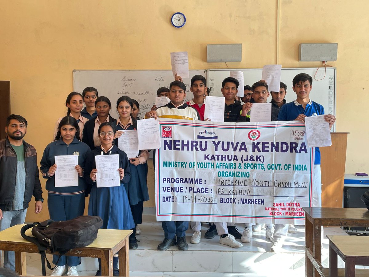 MYBharatHQ's tweet photo. @YuvaKathua, J&amp;K organized an Intensive Youth Volunteers Enrolment program at different locations.

#Volunteers #enrollmentprogram https://t.co/sxlBx3TrF4