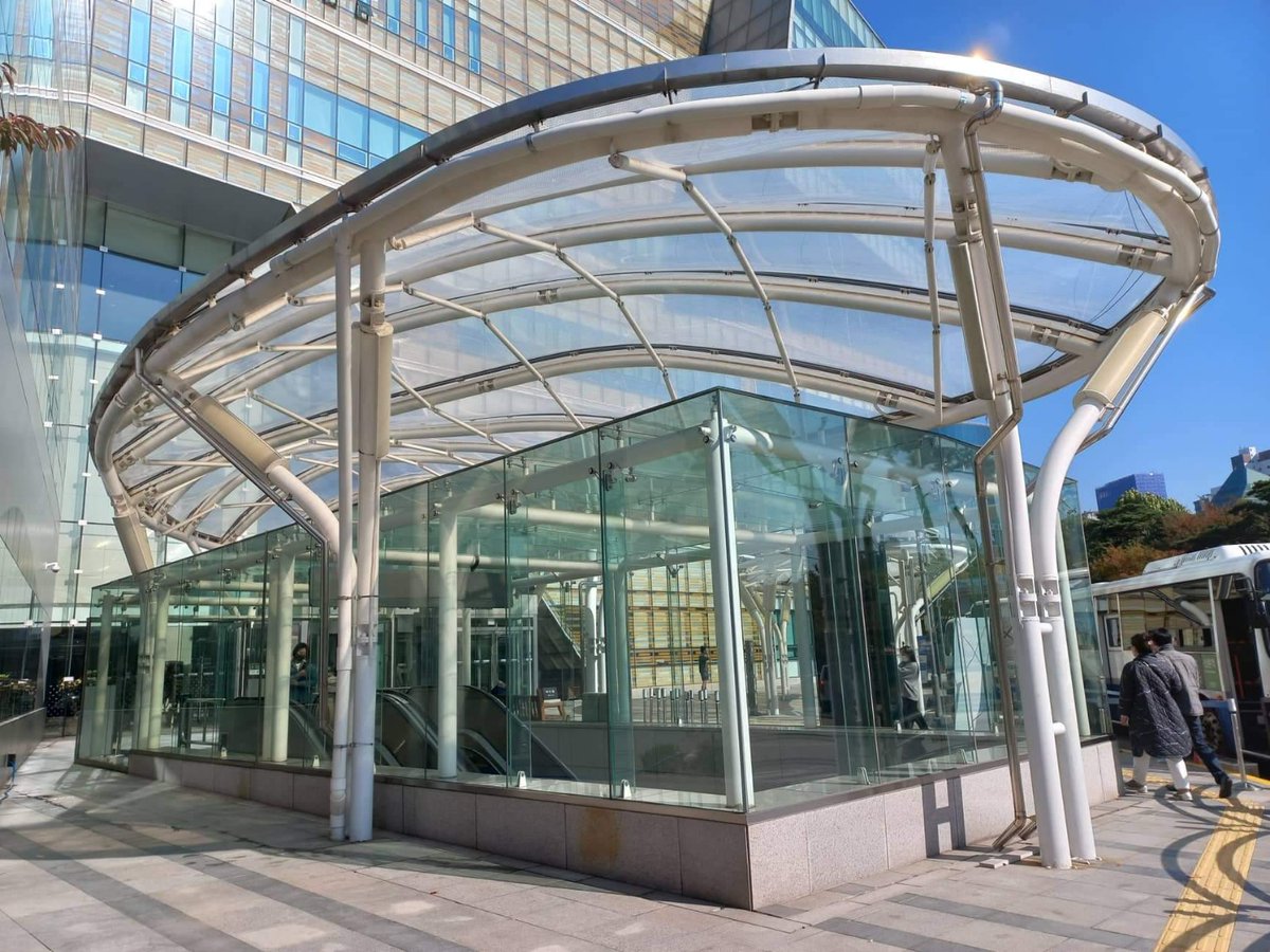 MakMax_kr's tweet photo. ETFE Canopy Structures in Sebrance Hospital, Seoul, Korea. Celebrating 10 years of construction completion.
Design, engineering, and fabrication by @_taiyokogyo https://t.co/Ns02X12eFb