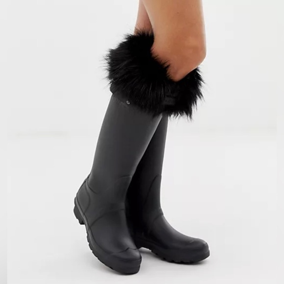 Sousa121090's tweet photo. So good I had to share! Check out all the items I'm loving on @Poshmarkapp #poshmark #fashion #style #shopmycloset #hunter: https://t.co/K8idwxYnFq https://t.co/6MxrIsAq2p
