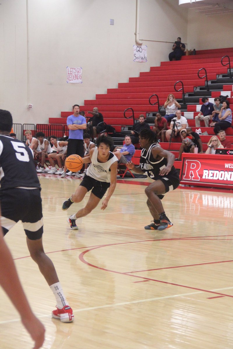 PeninsulaBoys's tweet photo. Driving into #FeastWeek ready to play 🏀🏀 at Foothill High School (Tustin) 

Mon vs  Vista 6pm
Tues vs Portola 4:30pm
Wed vs Capo 1pm

At Marina HS
Sat vs. Independence 3pm https://t.co/MoH3LtoqwU