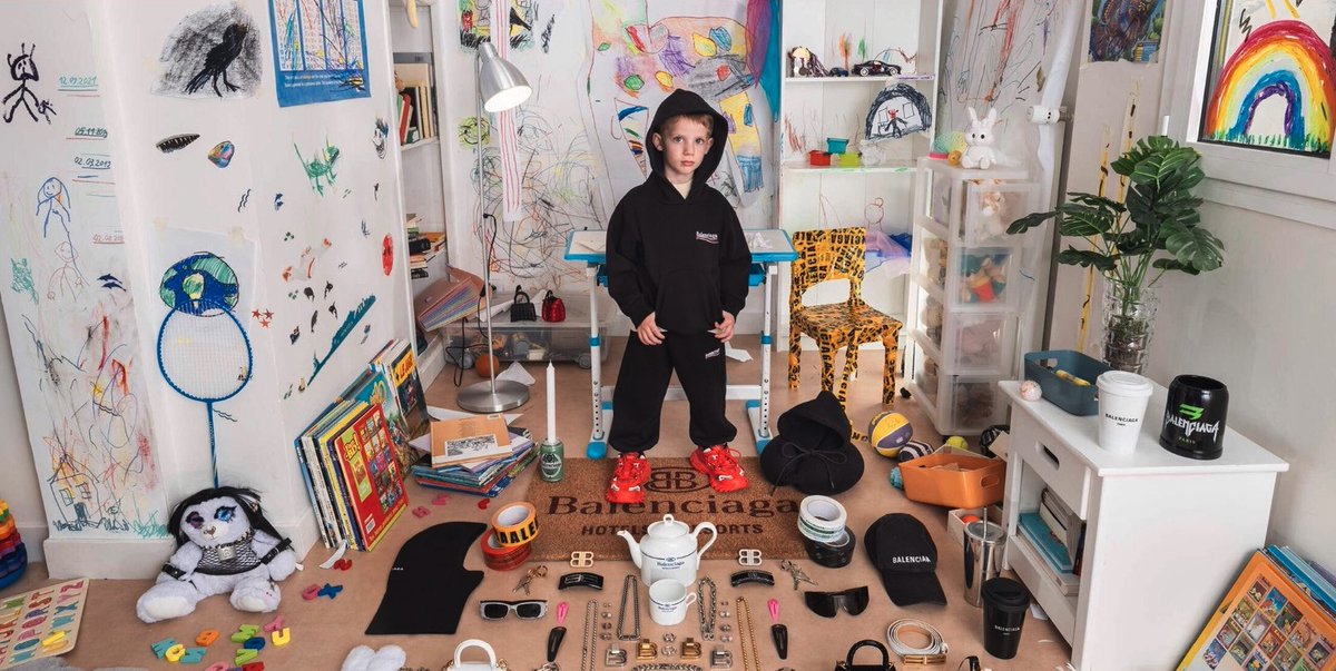 88Awakened's tweet photo. @lnnit_ @shoe0nhead @thegaywhostrayd There is a lot that is disturbing in this pic... the balaclava, bondage teddy, multiple rolls of tape, dark drawings, red shoes, hood... the list goes on. https://t.co/IswTJvdybS