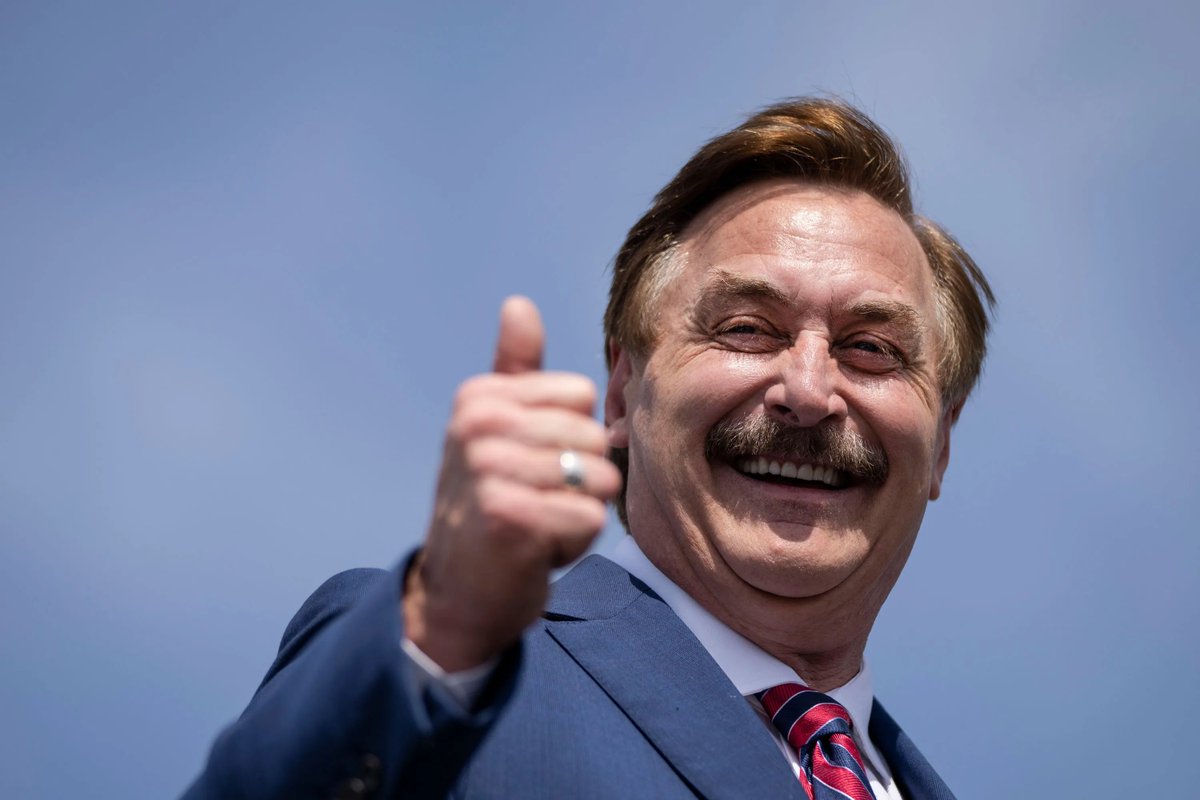 ben_kew's tweet photo. Elon Musk's work is not done yet. There are many people yet to be reinstated:

- Mike Lindell
- James O'Keefe
- Azelia Banks 
- Roger Stone
- Laura Loomer 
- James Lindsay
- Dr. Robert Malone
- Dr. Peter McCullogh
- Naomi Wolf
- Gateway Pundit

And many many more... https://t.co/uvaWKH5YhM