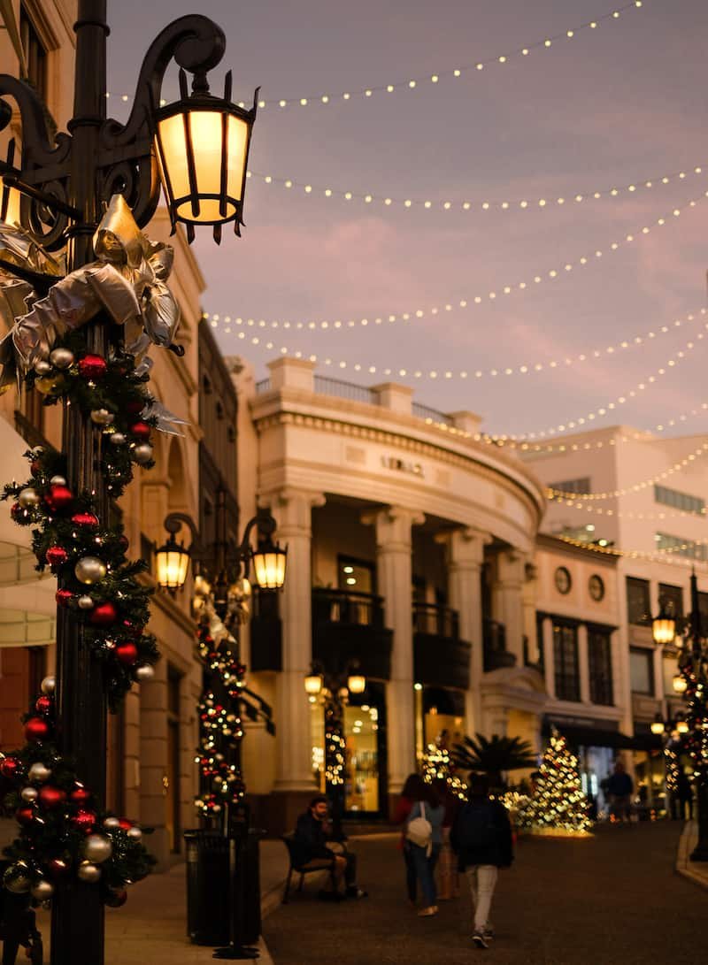 LHS_Commu's tweet photo. #LHS_CNY Christmas New Year หลังจบการแข่งขันกีฬาประจำปีของลีโอตันไปไม่นาน ภายในเมืองเริ่มตกแต่งตีมคริสต์มาสเพื่อต้อนรับเทศกาลสิ้นปี

(ผู้เล่นสามารถติด # พร้อมบรรยายการตกแต่งบ้าน/โรงเรียน/ห้องเรียน/หอใน/ทำขนม/อื่น ๆ ในตีมคริสต์มาสได้ตามอัธยาศัย *ดอคอีเว้นท์จะมาวันที่ 15/12/65*) https://t.co/b5RYwtFdKB