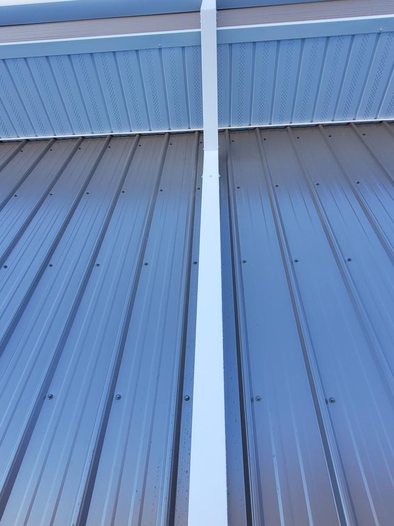 gutterguyz's tweet image. 7"continuous box gutter 
@AlbertaMilk 
#gotmilk