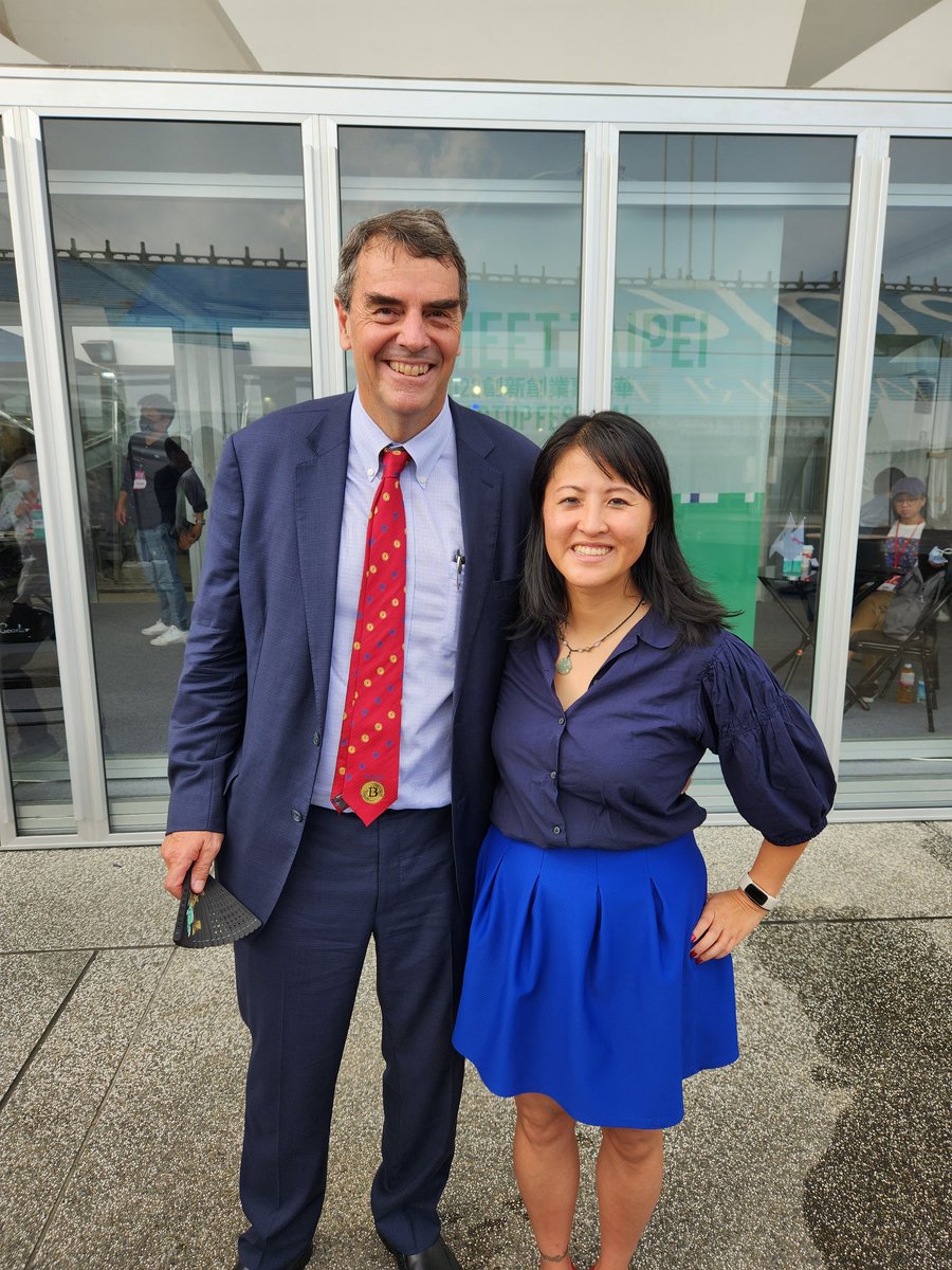 lucylin007's tweet photo. So excited to be in #Taiwan &amp; seeing the startup ecosystem at #MeetTaipei! 🤖

The Vice President headlined - so refreshing to see support from the highest rung of govt!

Loved hearing @TimDraper's belief to invest in more #Taiwanese #startups, 8 &amp; counting! 

The place to be! 🐝 https://t.co/16QO8o7xkM