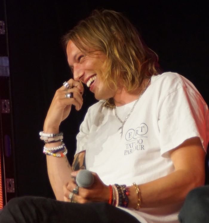 bowerxquinn's tweet photo. happy birthday to this being of light🥹, I am so grateful to have heard from you this year, I admire you and I have a very beautiful and pure love for you.

a hug from a distance, have a beautiful day and please always have this beautiful smile.
I love you @Jamiebower 🫂💗 https://t.co/F7NIFnuR0k
